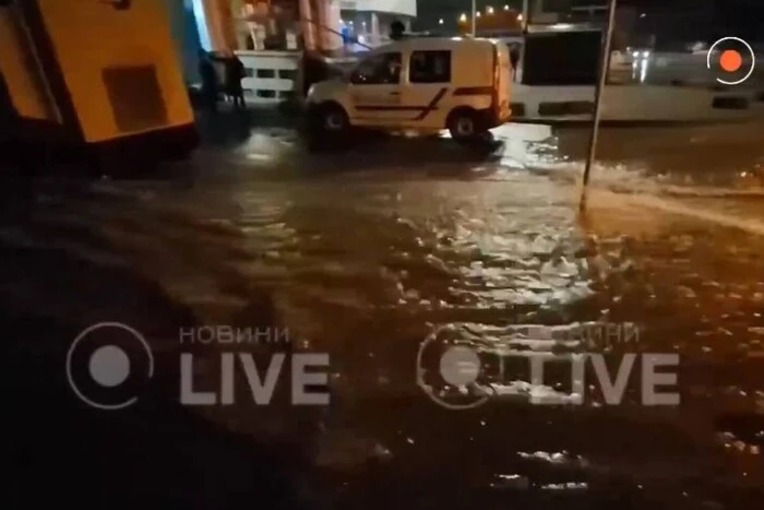 Частина киян може залишитись без води: під час атаки пошкоджено трубопровід (відео)