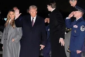 Дональд Трамп прибув до Вашингтона зі своєю дружиною Меланією та молодшим сином Берроном