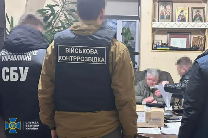 СБУ затримала головного психіатра ЗСУ, який за час війни розбагатів на понад $1 млн