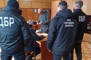 Правоохоронці провели обшуки у суб’єктів господарювання та посадовців державного підприємства для вилучення документації щодо реалізації підакцизної продукції