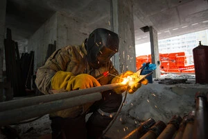 Від війни в Україні найбільше постраждали металурги та аграрії – дослідження 