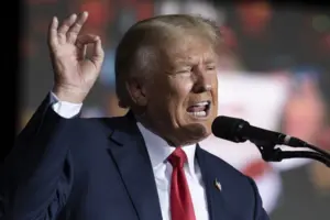 Трамп у перший день після своєї інавгурації підписав указ, що призупиняє всі програми зовнішньої допомоги США