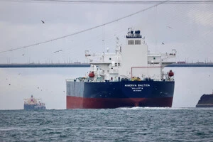 На тлі санкцій держави активно забирають свої прапори із танкерів тіньового флоту РФ