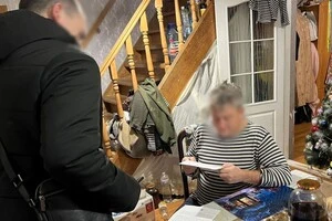 Посадовець в обхід встановленої законодавством процедури уклав із підконтрольними йому приватними підприємствами договори зберігання майна замість орендних угод