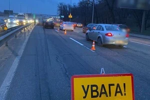 У напрямку Дарницького мосту рух ускладнений через ДТП