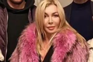 Ірина Білик вразила образом у рожевій шубі (фото)