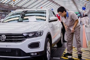 На частині заводів Volkswagen працюватимуть китайці