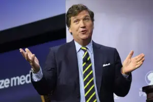 Американський пропагандист Карлсон звинуватив Байдена у спробах вбити Путіна