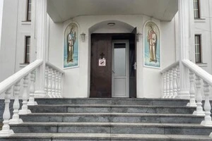 На Київщині чоловік із гайковим ключем напав на священника у соборі