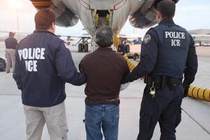 Депортація із США загрожує багатьом людям 