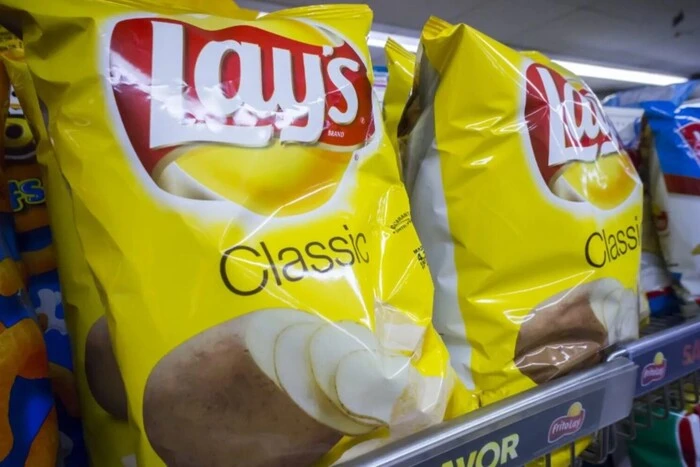 Lay's шокував небезпекою: де знімають із продажу популярні чіпси