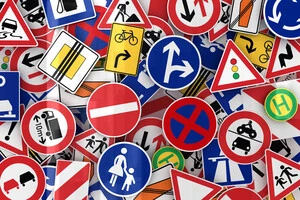 В Україні з'явилися дорожні знаки, якими позначають острівці безпеки