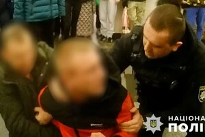 П’яний юнак конфліктував з пасажирами та чинив опір поліцейським