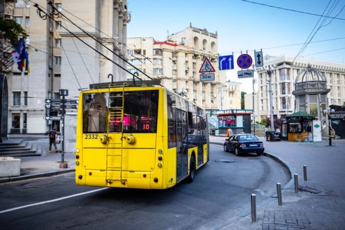 КМВА ініціює перегляд рішення про зупинку транспорту під час тривог