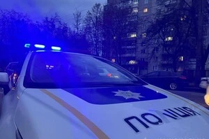 На місце події прибули рятувальні служби та представники правоохоронних органів, які встановлюють обставини