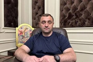 За попередніми даними, відразу після вибуху Саркісян вижив, але втратив ногу і перебував в комі. 