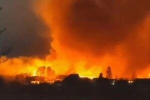 На Астраханському ГПЗ пошкоджено комплекс переробки газового конденсату. Там триває пожежа, роботу заводу зупинили, робітників евакуювали