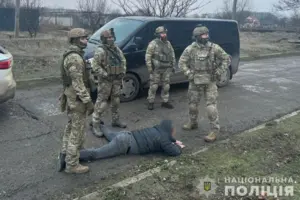 Троє чоловіків вимагали гроші у ексзаступника мера