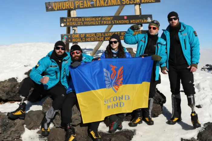 Вперше українські військові на протезах підкорили гору Кіліманджаро (фото)