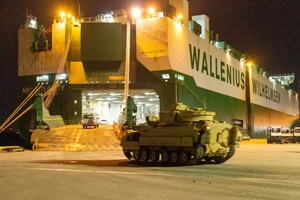 США знову постачають зброю Україні