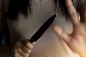 Зловмисниця завдала численних ножових ударів літньому чоловікові