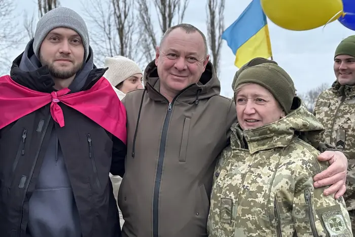 Провів у полоні понад рік. Прикордонники показали чуттєву зустріч бійця з рідними