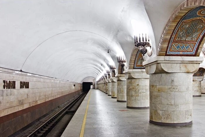 У столичному метро на двох станціях запрацюють зачинені виходи 