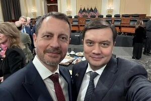 Нардеп Дмитро Разумков (праворуч) взяв участь у спеціальному ланчі напередодні Молитовного сніданку у Вашингтоні