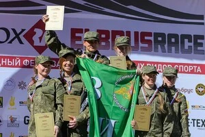 Нейтральна росіянка Прохорова раніше полюбляла робити світлини у російській військовій формі