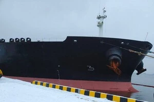 У Ленінградській області тоне танкер із мазутом, на його борту пролунали вибухи