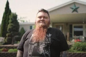 Після того, як вуса довжиною 31 см були виміряні, Ерін могла святкувати свій новий рекорд