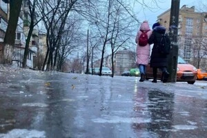 На дорогах місцями очікується ожеледиця