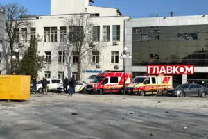 Падіння уламків російських ракет спричинило серйозні руйнування у столиці