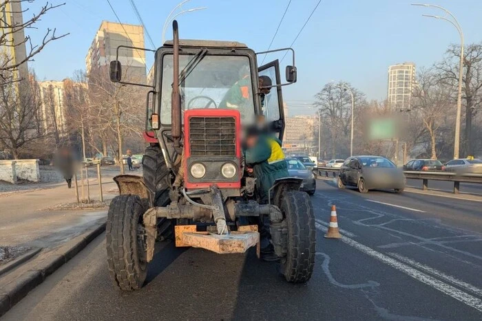 Рух вулицею Вадима Гетьмана у Києві ускладнено. Патрульні дали пораду водіям