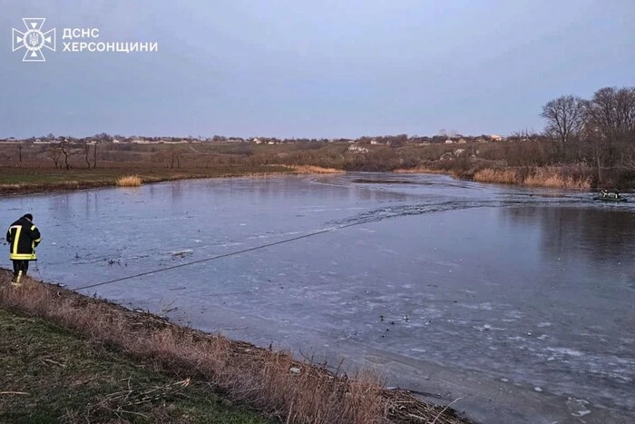 На Херсонщині пʼятеро дітей провалилися під лід. Двох вдалося врятувати