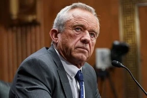 Кеннеді є відомим критиком вакцин. Політик сказав, що підходив до незнайомих людей, щоб сказати їм не робити щеплення своїм дітям