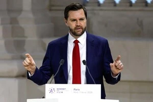 За словами Венса, варіант виправлення американських військ в Україну, якщо Москва не зможе вести переговори сумлінно, залишається «на столі»