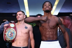 Боксер Берінчик програв нокаутом у бою за звання чемпіона світу у легкій вазі