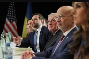 Віце-президент Венс, спецпредставник Келлог і державний секретар Марко Рубіо під час Мюнхенської конференції 