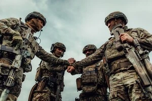 Із кожним днем все більше людей будуть звертатися з заявами на військову службу