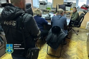 Двом керівникам автошкіл у Києві повідомлено про підозру