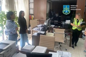  У Києві жінка посвідчувала документи від імені приватного нотаріуса, яка в цей час була за кордоном