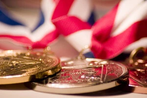 Що отримуватимуть школярі замість скасованих медалей: роз'яснення