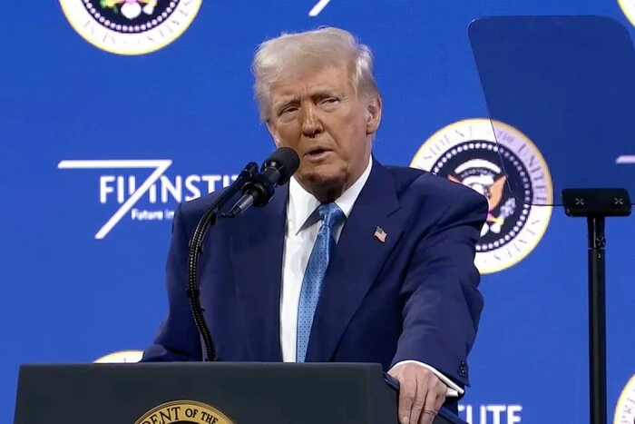 «Я люблю Україну, але... але... але». Трамп виступав на саміті у Флориді
