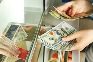 В Україні знову подорожчав долар