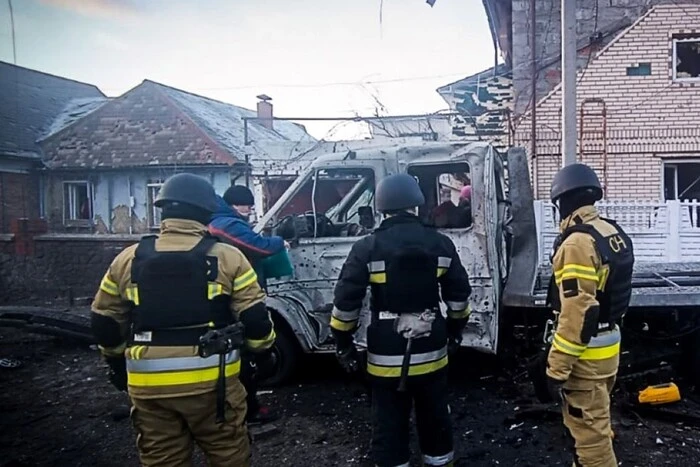 Нічна атака дронів на Київщину: рятувальники показали фото наслідків