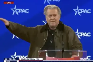 Беннон у своєму виступі закликав уможливити третій термін Дональда Трампа і сказав, що такі лідери з’являються «двічі в історії»