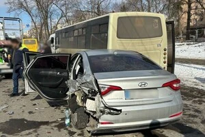 Київ: Hyundai врізався в маршрутку, у крові водія виявлено високий рівень алкоголю