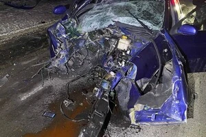 Нетверезий пенсіонер розбив чужу машину вщент 