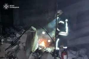 Рятувальники ліквідували загоряння на місці падіння уламків у Київській області